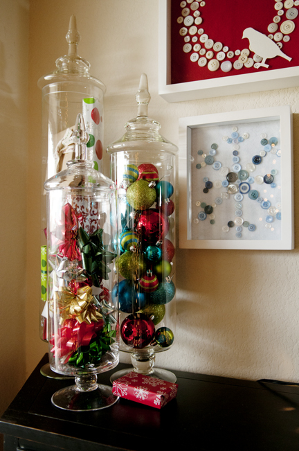 Christmas decor, Christmas decorating ideas, holiday decorating ideas, Christmas wreaths, Christmas ornament decorations