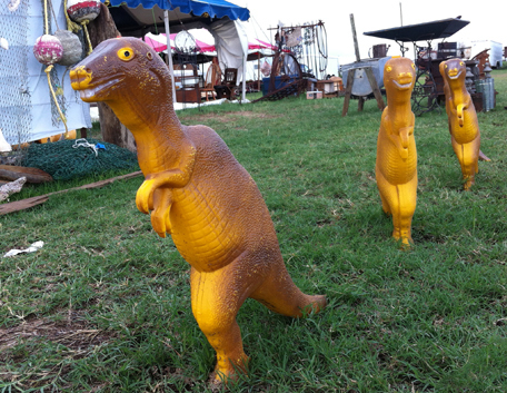 dinosaur yard art, yard art
