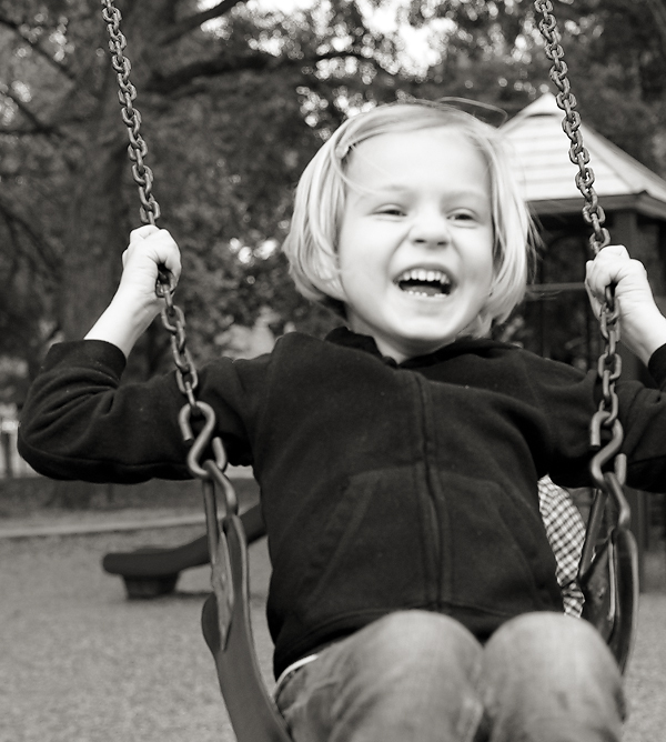 chidlren photography, child portraits, kids on swings